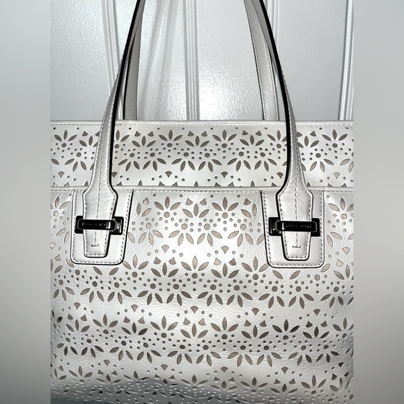 Coach Taylor Eyelet Leather Carry All #F27391 White Bag Tote, White Creme - Picture 3 of 16